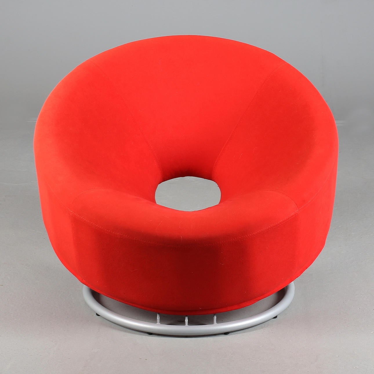 FÅTÖLJ, rund modell, 2000-tal.