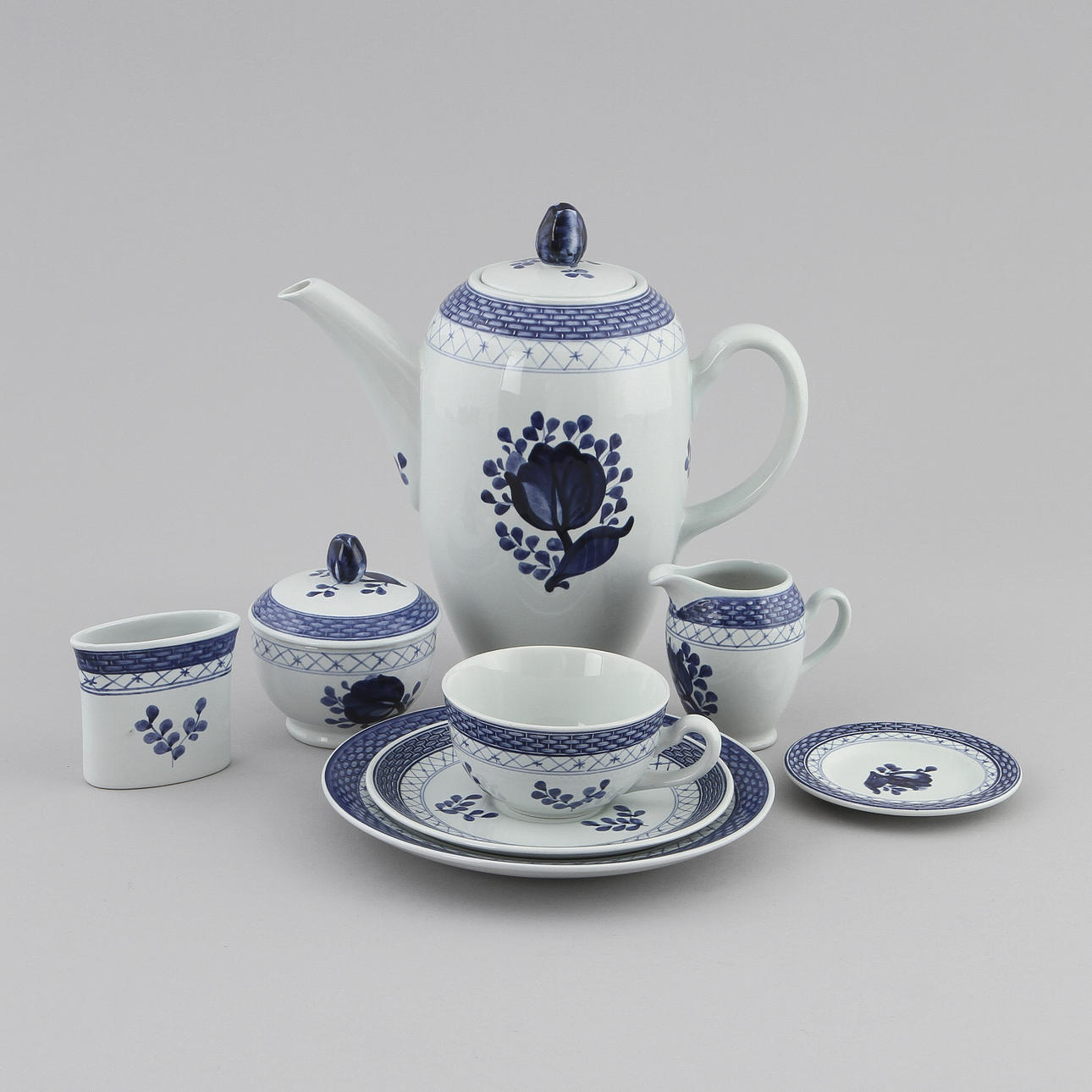 KAFFESERVIS, 32 delar, "Tranquebar", Royal Copenhagen, Aluminia.