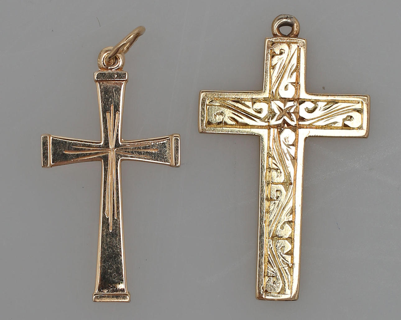 BERLOCKER, 2 st, rödguld, 18K.