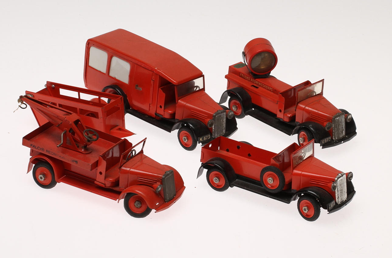 MODELLBILAR TEKNO, ambulans och brandbilar.