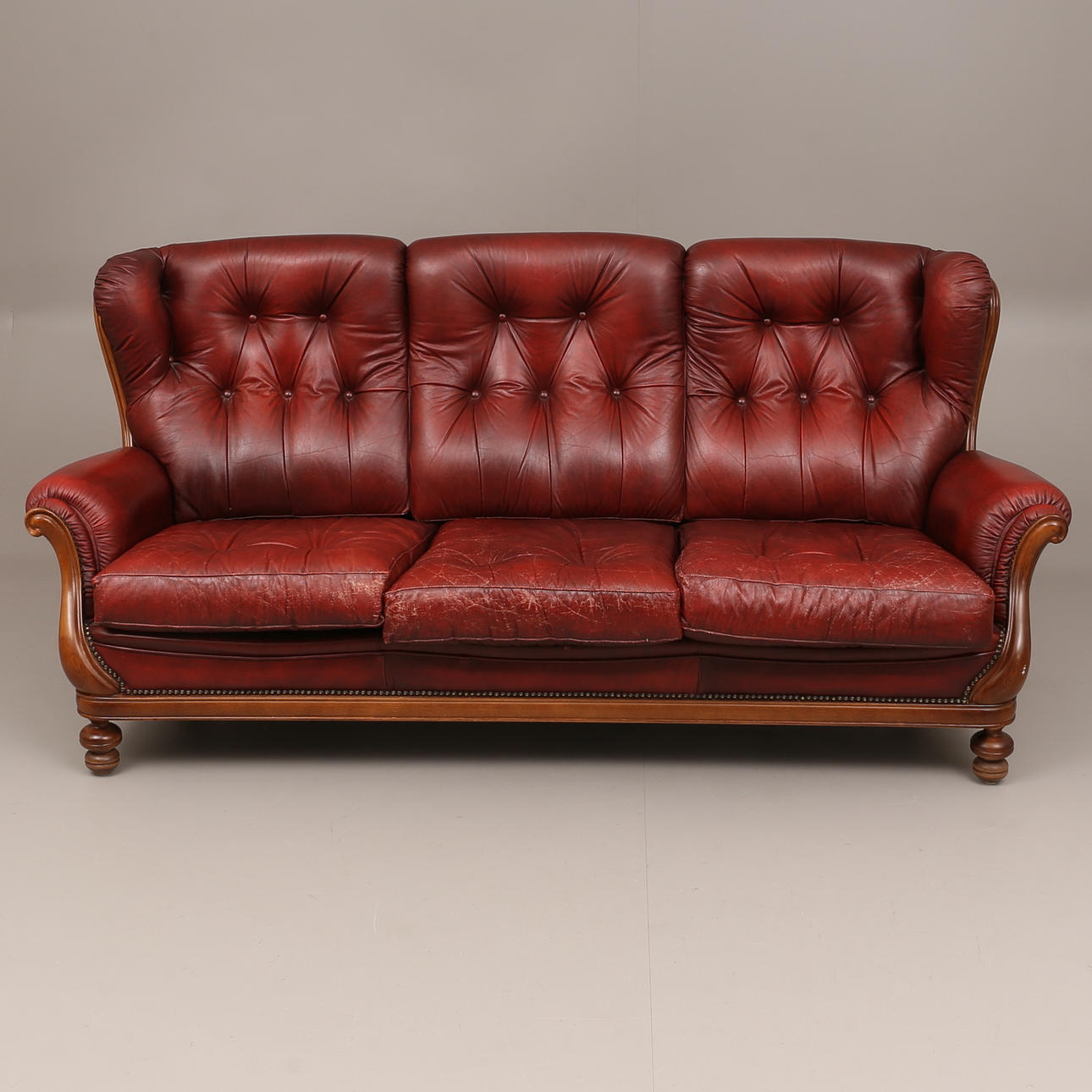 SOFÁ, cuero, estilo inglés.