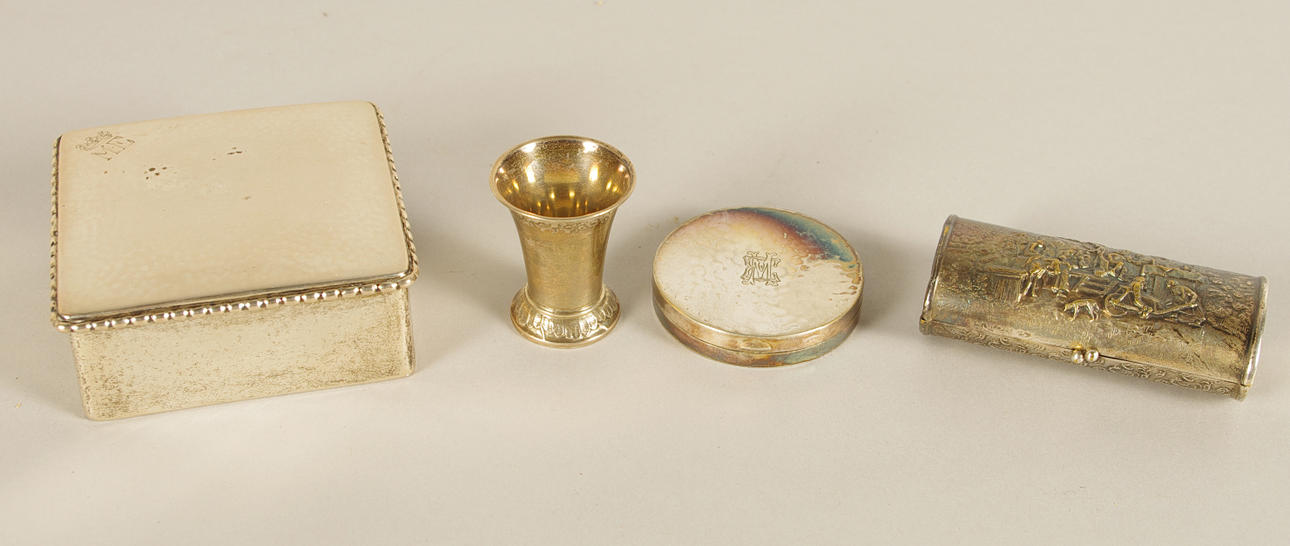 SKRIN, DOSA, BÄGARE, 4 delar, svenskt och utländskt silver.