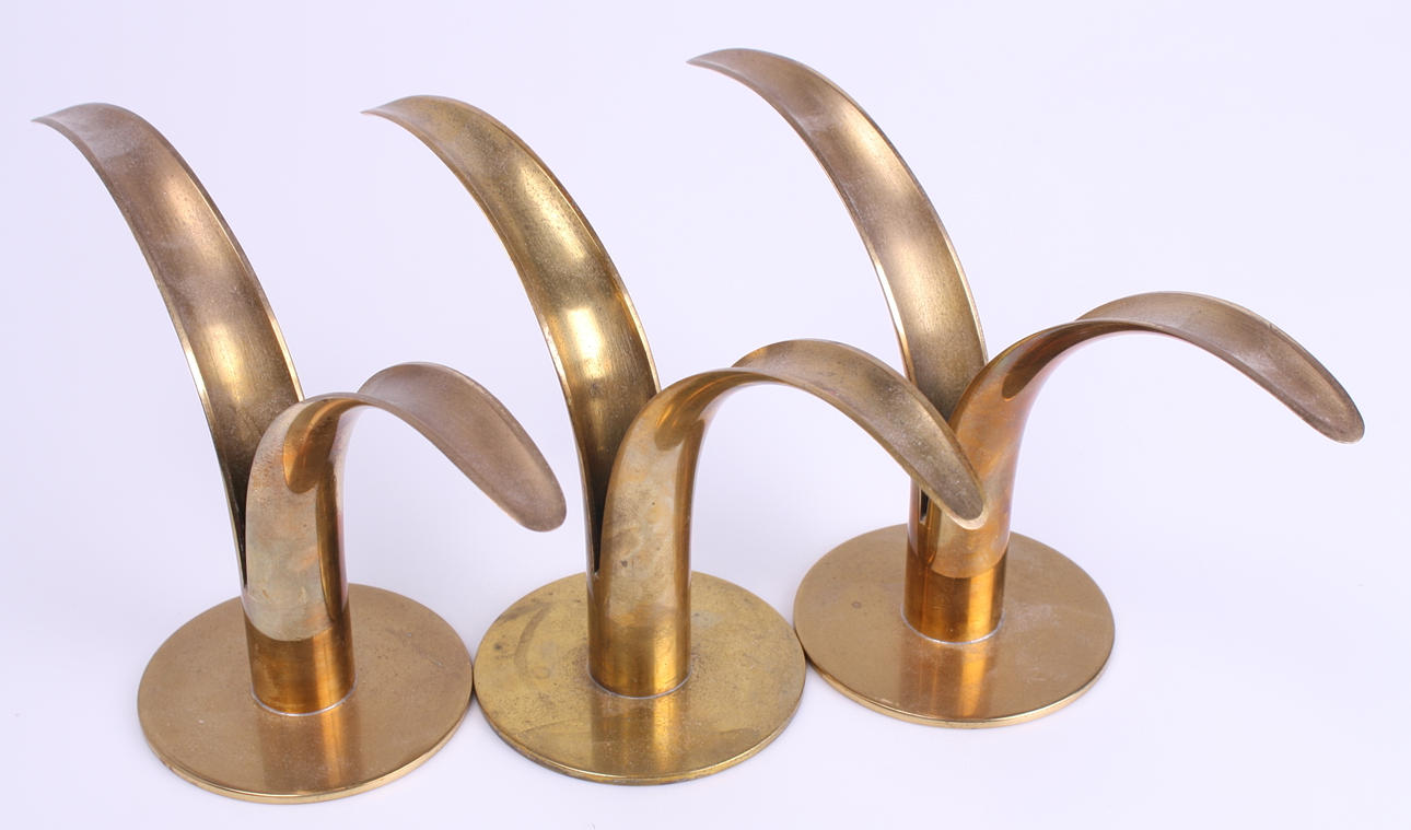 IVAR ÅLENIUS BJÖRK. ljusstakar, 3 st, mässing, "Liljan", sign IÅB Ystad Metall, 1900-tal.