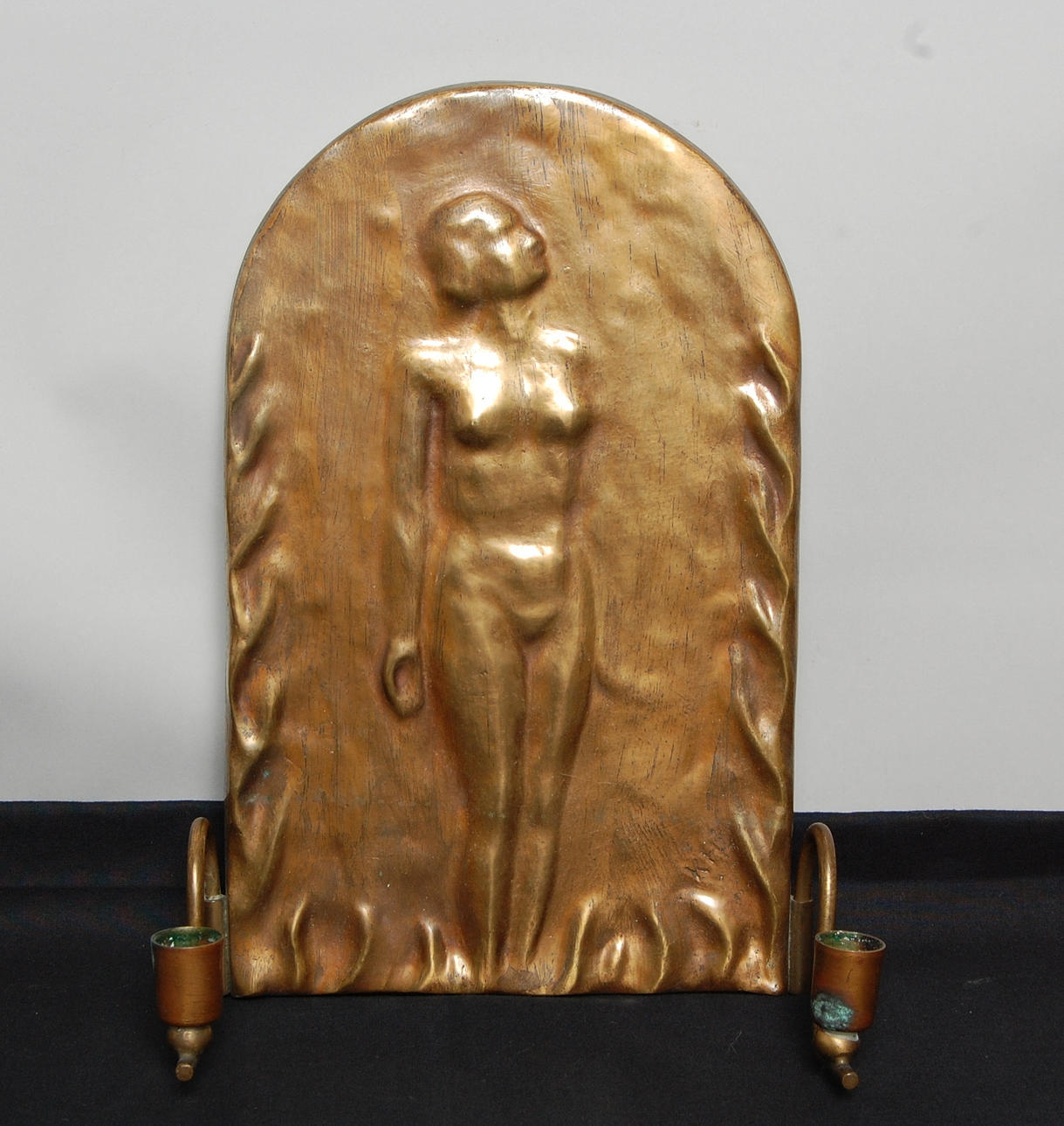 LJUSPLÅT, brons, Art deco, märkt K H, 1920-tal.