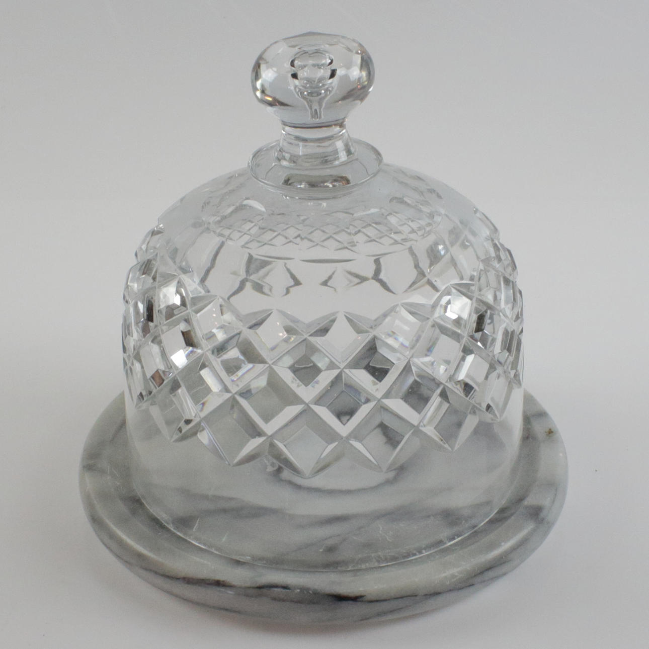 OSTKUPA, marmor och kristall.