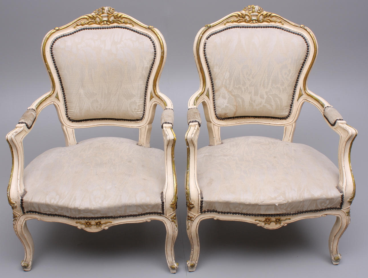 KARMSTOLAR, ett par, trä, rokokostil, sent 1800-tal.