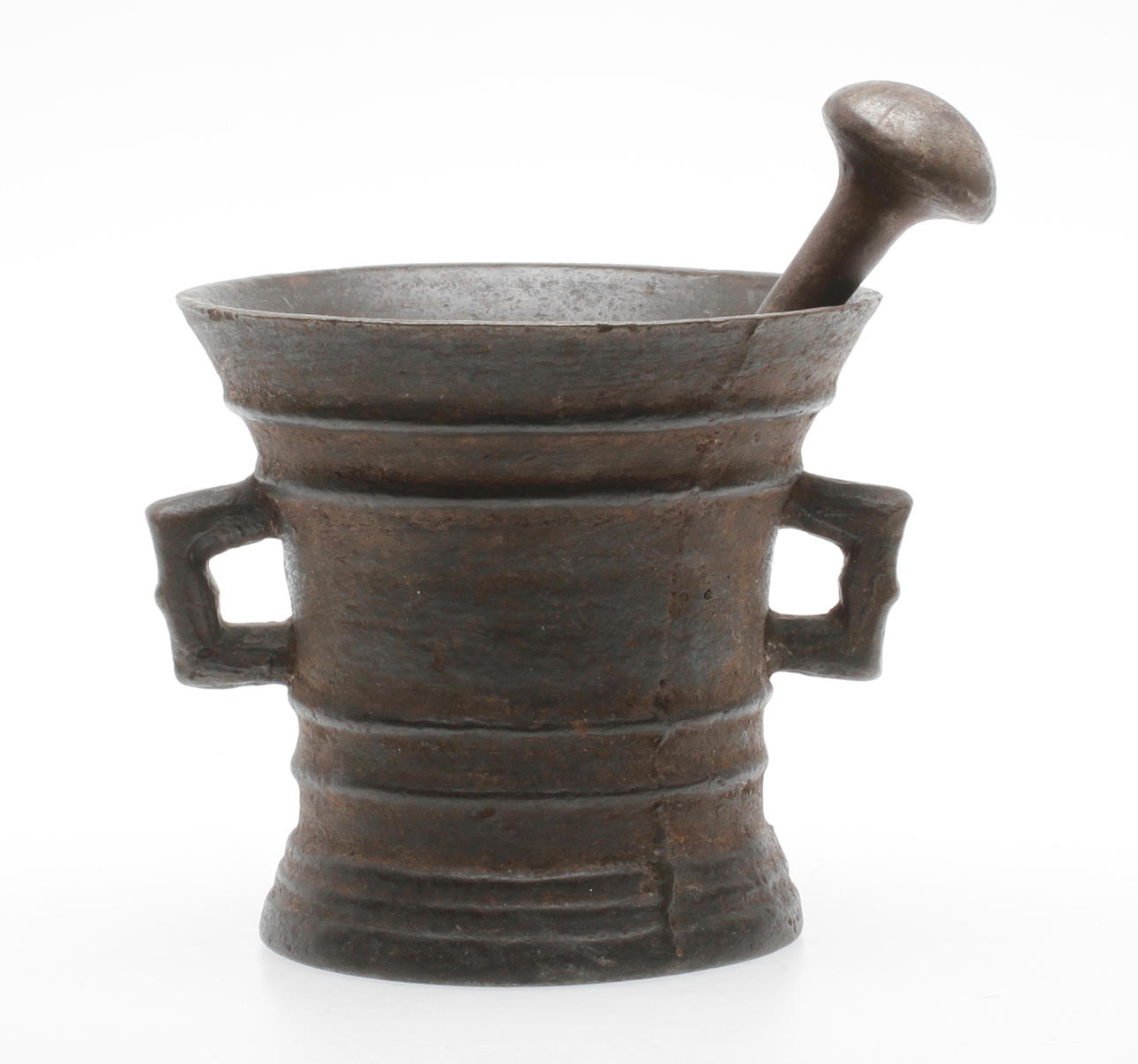 MORTEL med STÖT, järn, sannolikt 1700-tal.