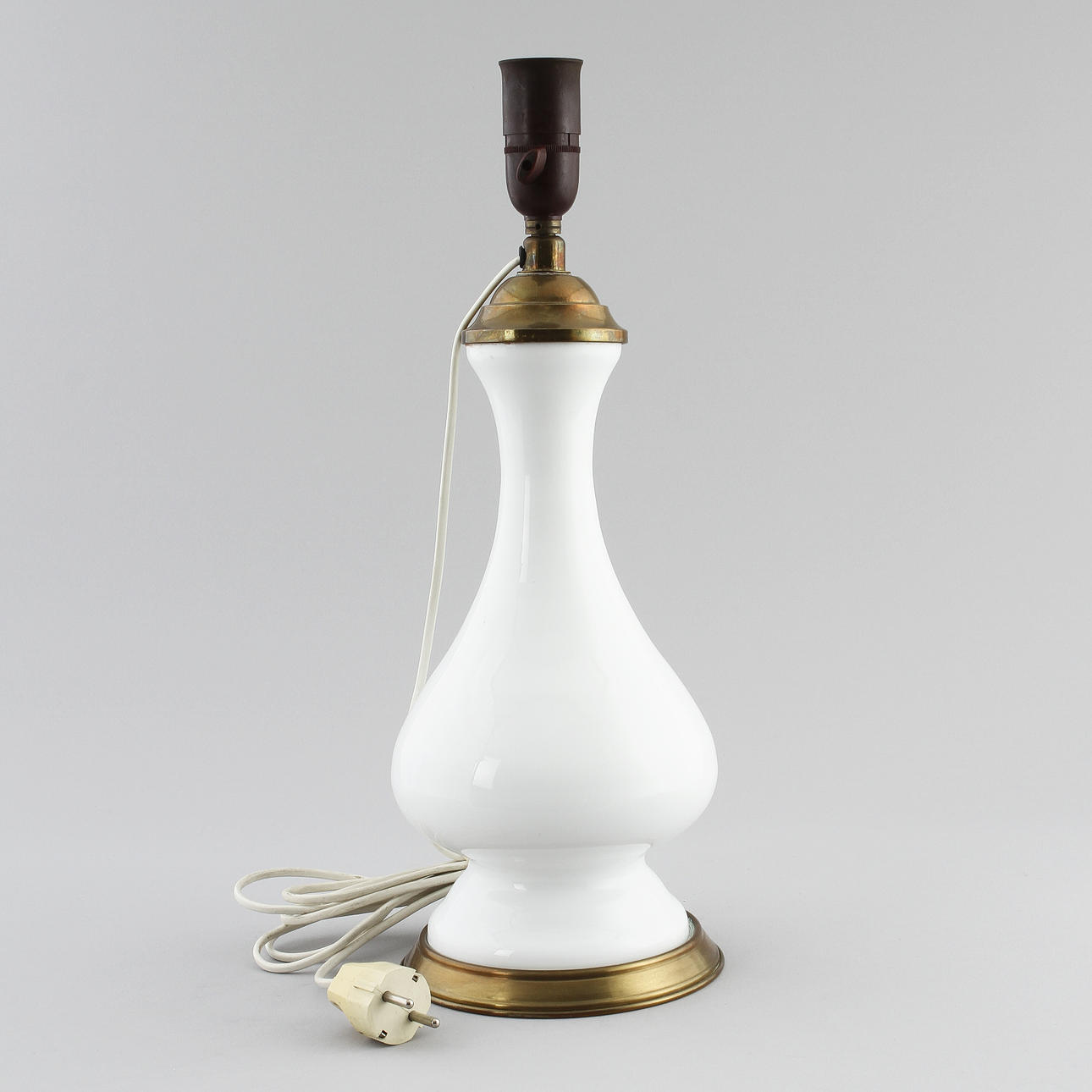 BORDSLAMPA, firma Svensk Tenn, modell 2583.