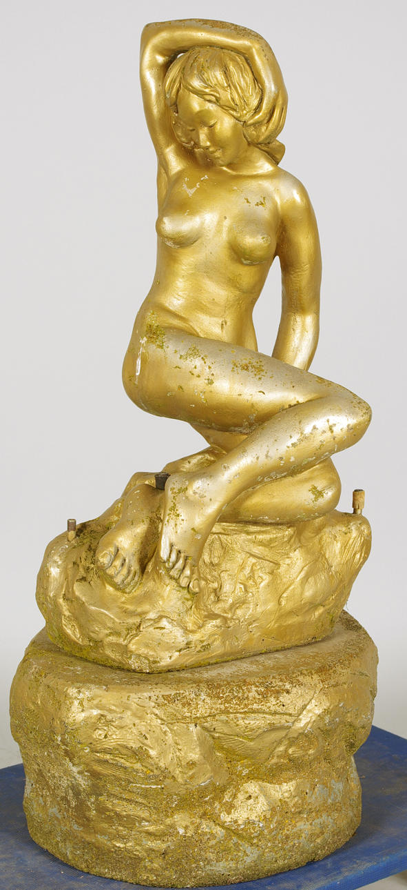 FONTÄNFIGUR, förgylld kvinna, 2-delad.