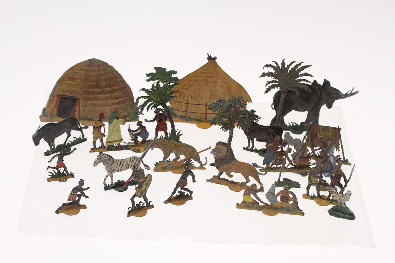 TENNFIGURER MARS CENTRALAFRIKANSK BY, cirka 55 delar.