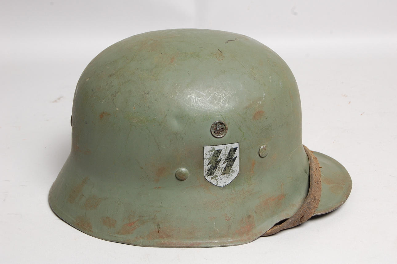 PARADHJÄLM, Tyskland.