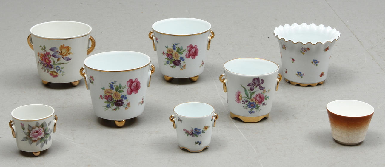 PARTI YTTERFODER, 8 st, porslin, bland annat Karlskrona, Hackefors, Gustavsberg, 1900-talets andra hälft.