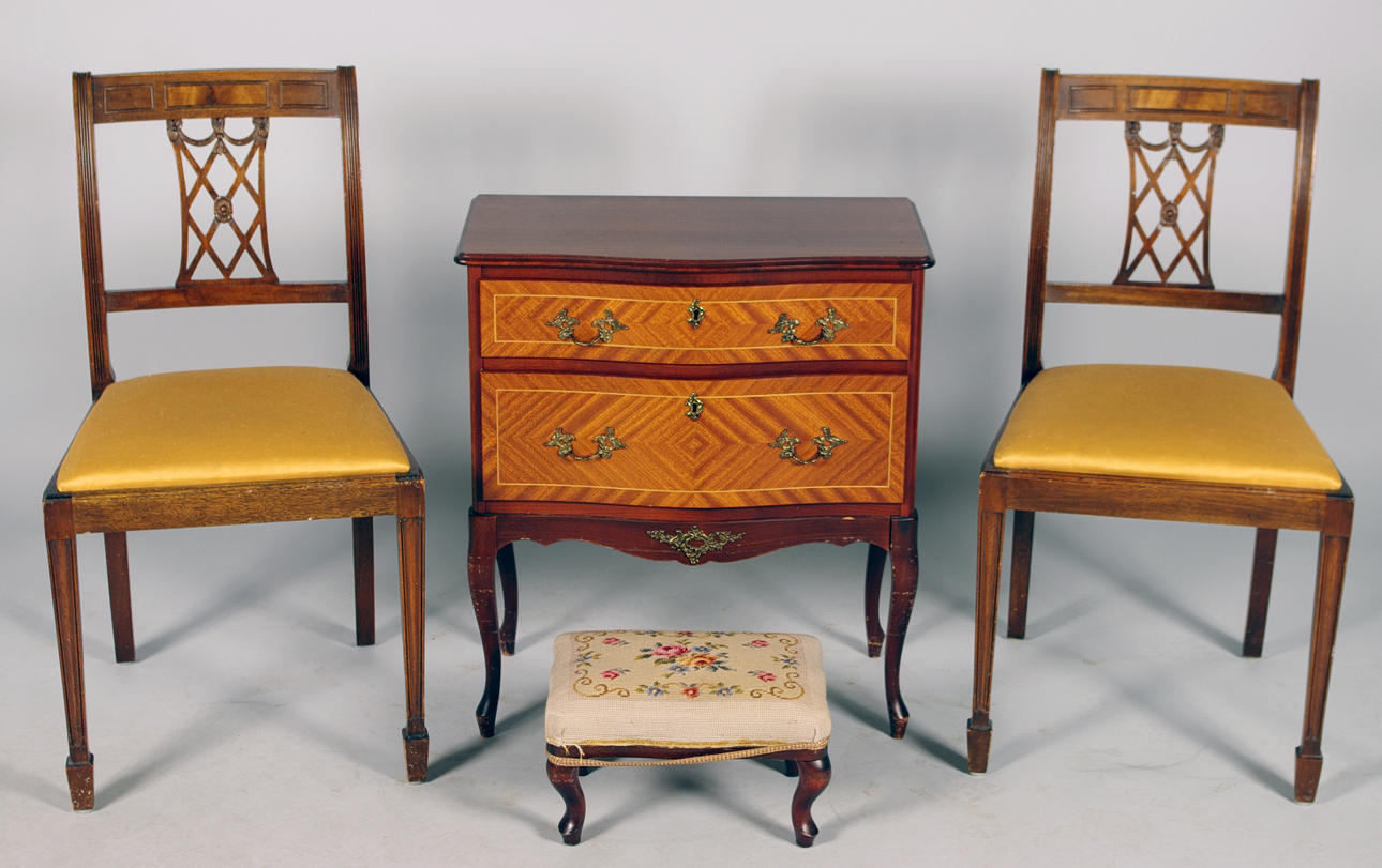 BYRÅ, PALL SAMT 1 PAR STOLAR, mahogny.