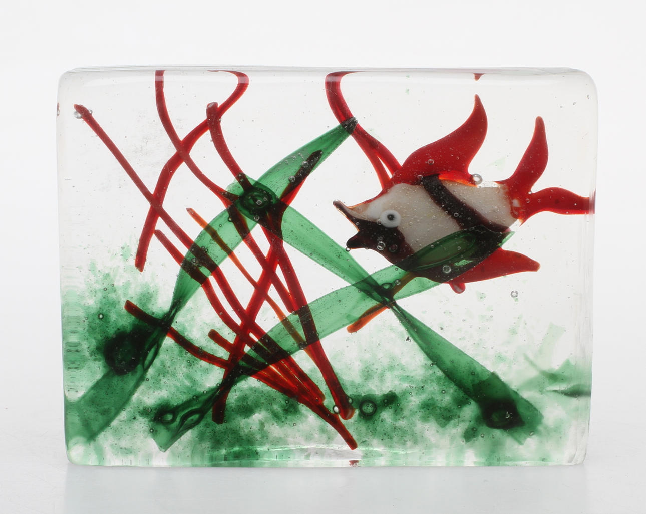 GLASBLOCK, motiv av fisk och sjögräs, Murano, Italien.