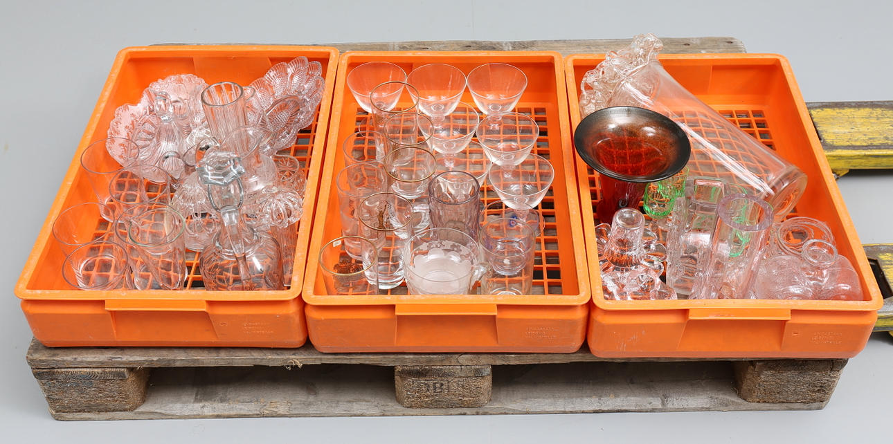 STORT PARTI GLAS, ca 52 delar, 1900-tal.
