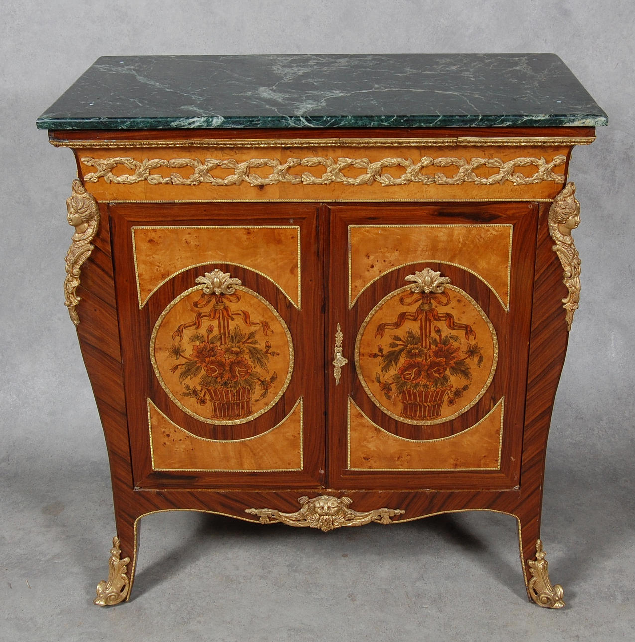 SKÅP, rokokostil, med riklig intarsia, grön marmorskiva, 1900-tal.