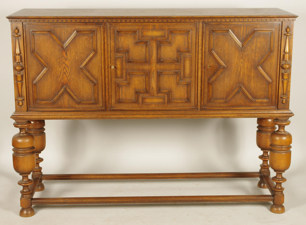 MATSALSSKÅP, NK, ek, barockstil.