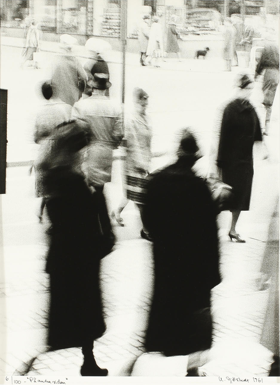 ULF SJÖSTEDT. silvergelatin, "På amdra sidan", numrerad 6/100. Daterad 1961.