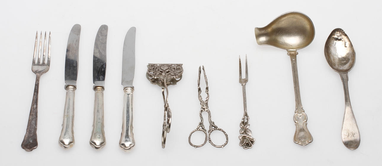 SILVERFÖREMÅL, 1800-1900-tal, vikt ca 428 gram.