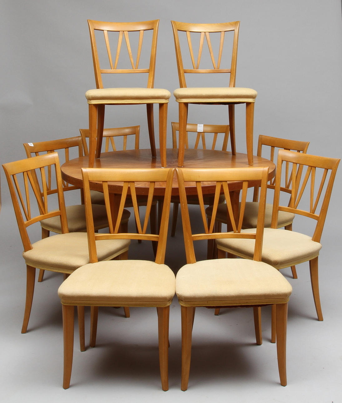 MATSALSMÖBLEMANG, bord samt 10 st stolar "Pyramid", Carl Malmsten 1900-talets mitt.