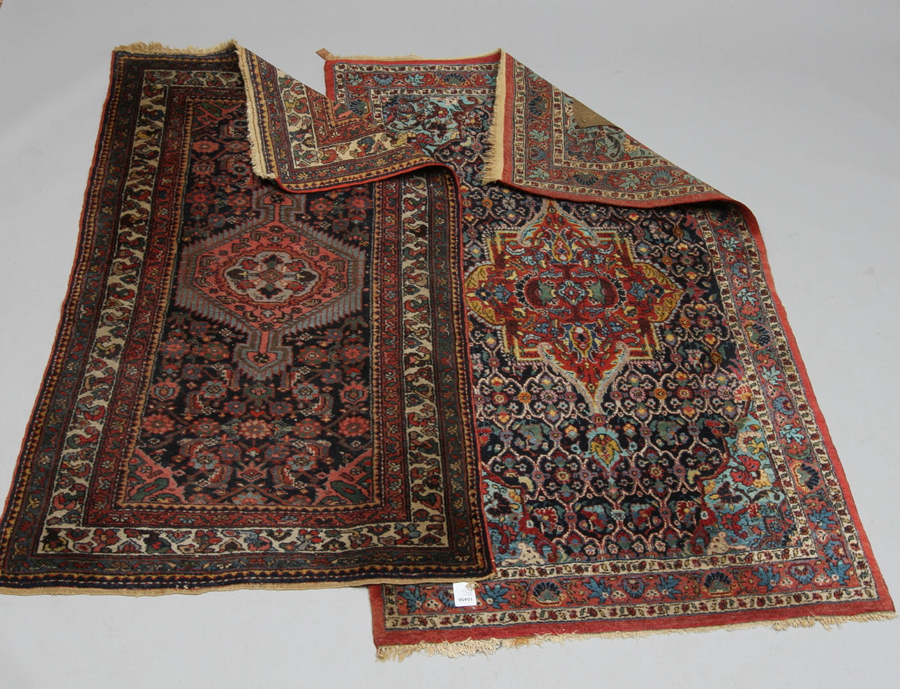 MATTOR, två stycken. Orientaliska.177 x 106 cm respektive 164 x 94.