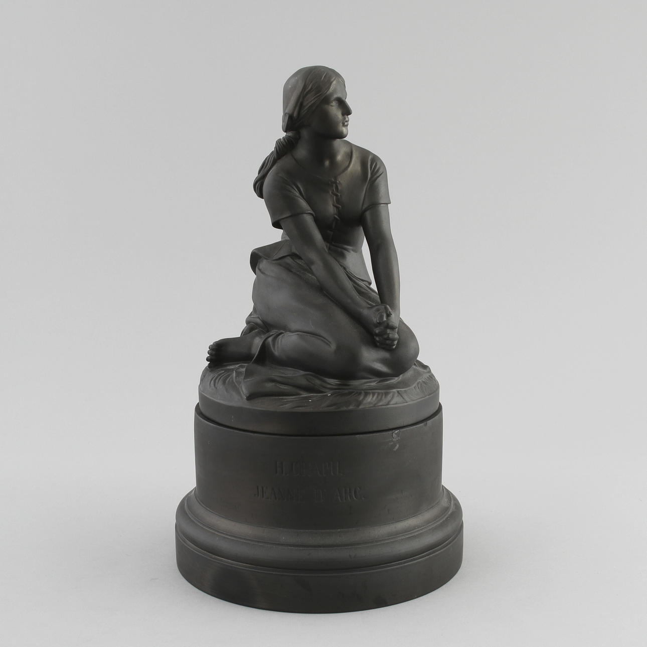 FIGURIN, bemålad gips. Lauritz Hjorth, Bornholm.