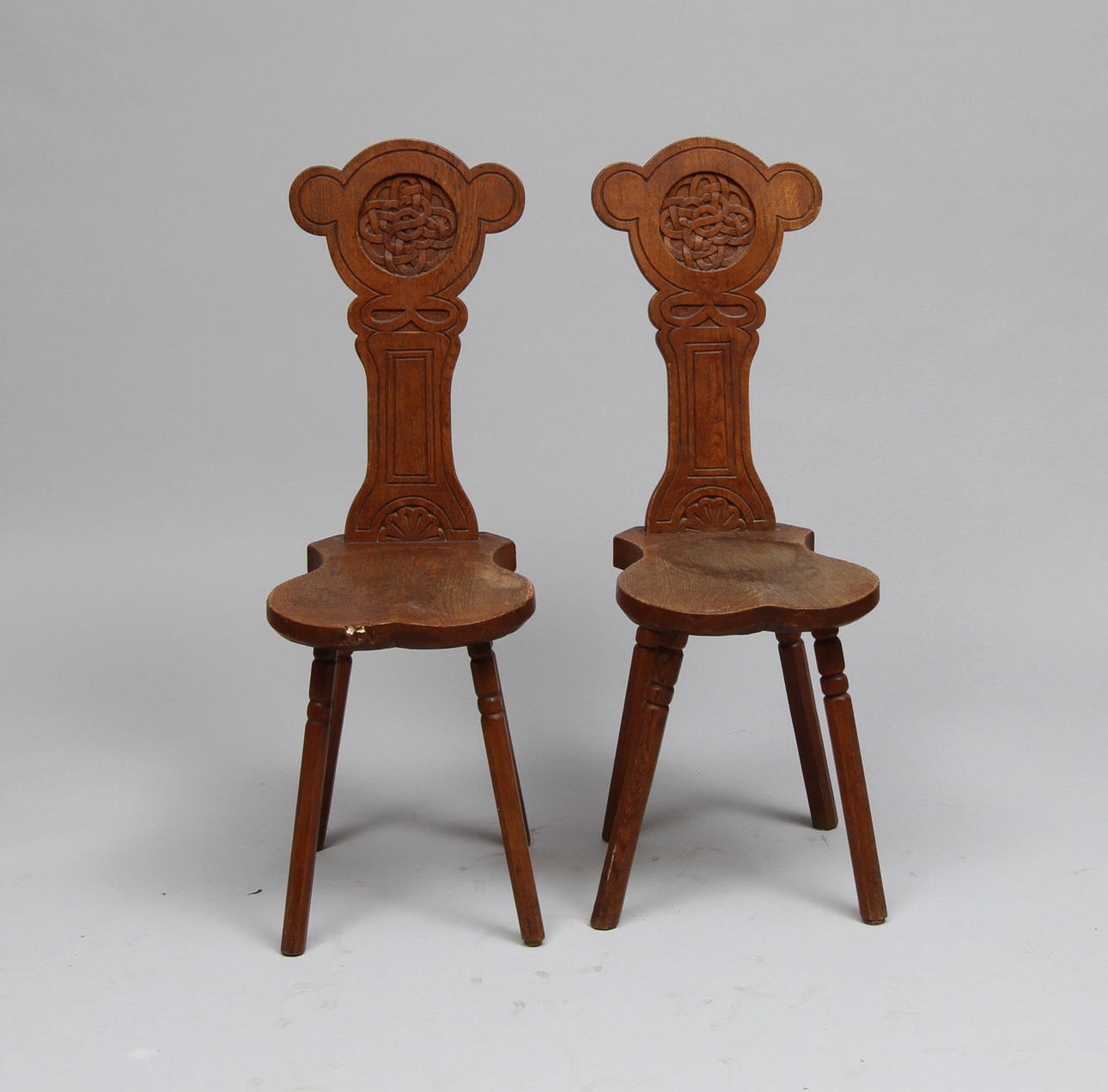 STOLAR, 2 st, Fornnordisk stil, 1800-tal.