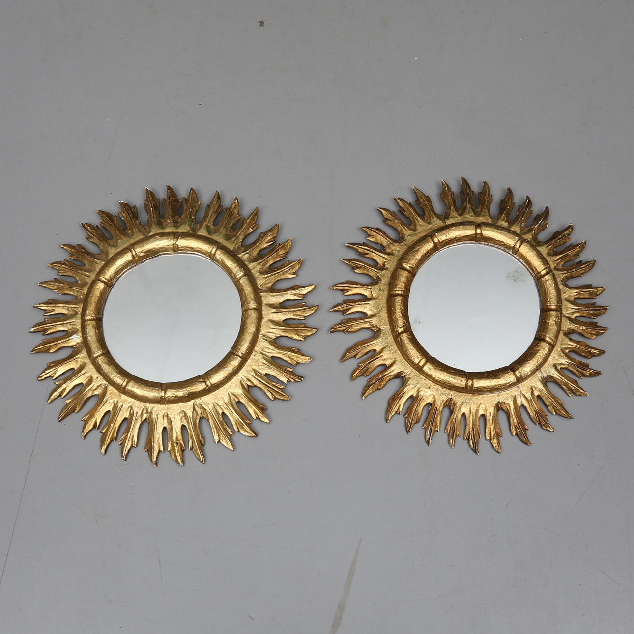 SOLSPEGLAR, ett par, sannolikt Italien.