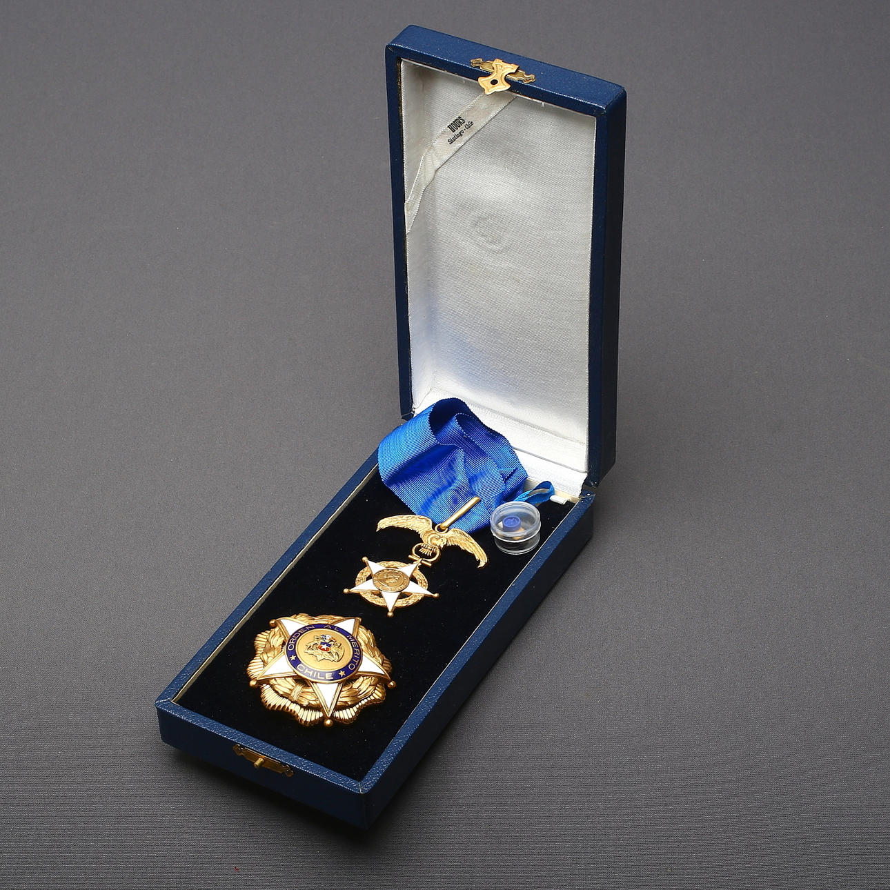 GRAND CROSS SET, Orden del Mérito, Chile. Awarded Hans Blix.