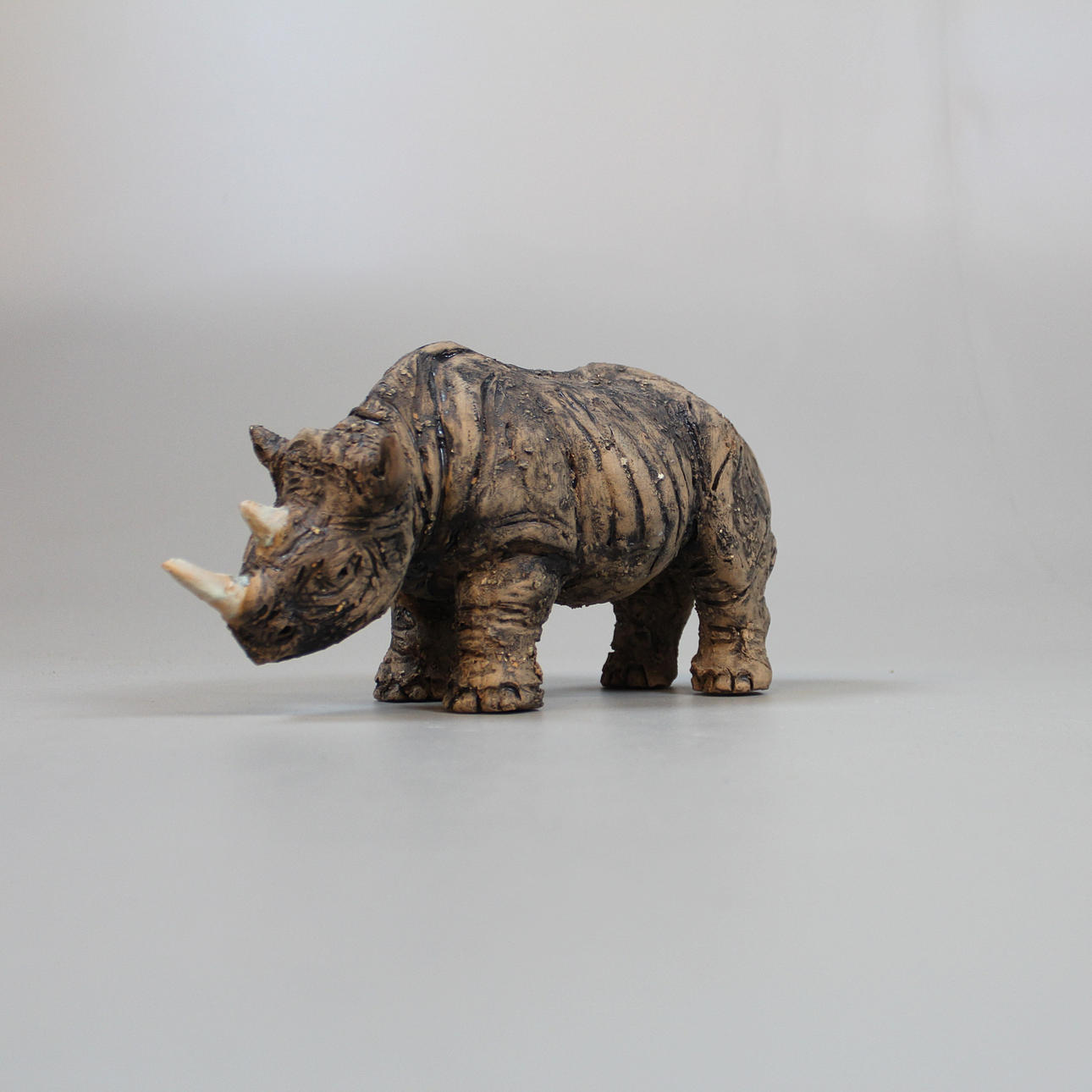 ESTATUILLA rinoceronte cerámica Tilgmans.