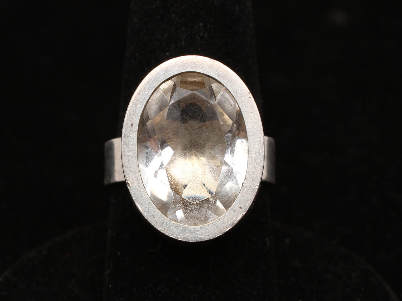 RING, silver med bergskristall, Eelis Kauppi, Kupittaan Kulta, Finland.