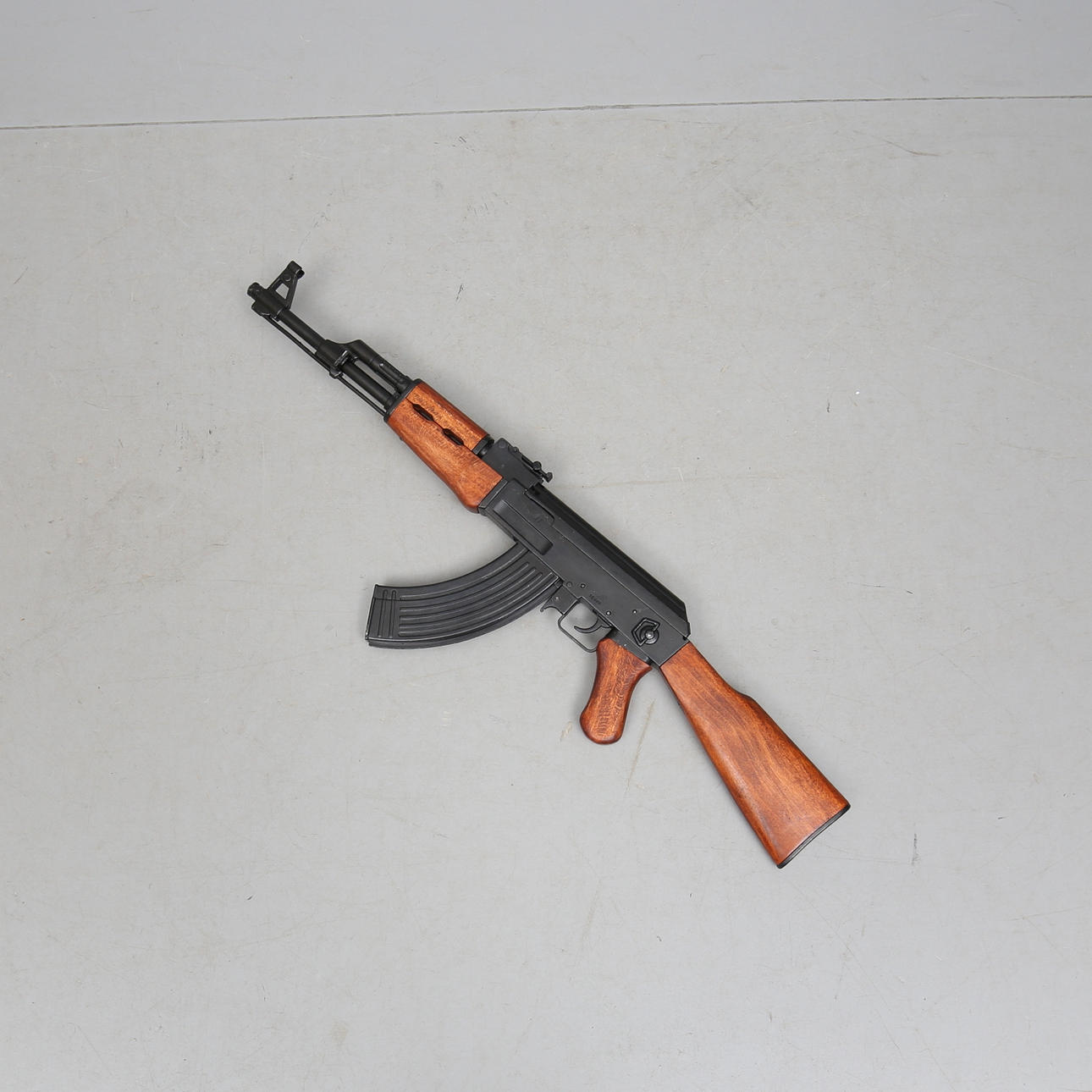 RIFLE, kopio AK-47:stä, Denix.