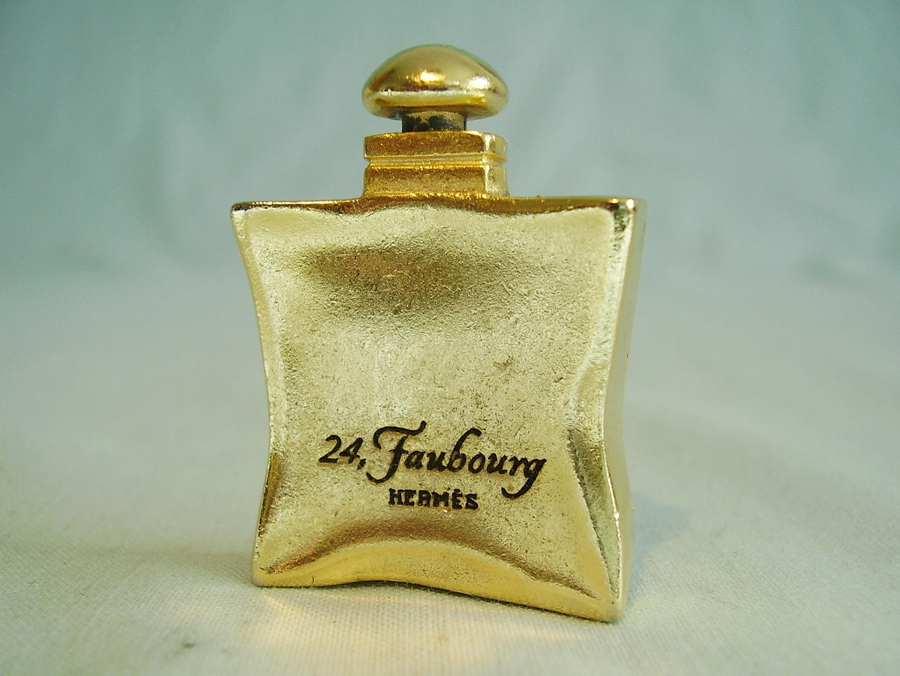 HERMES BROSCH SIGNERAD.