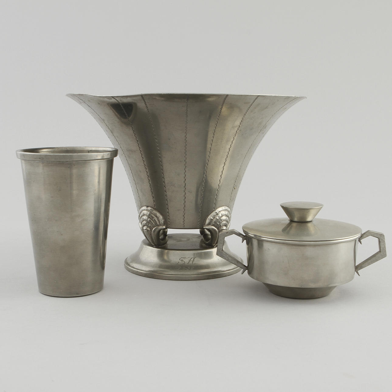 TENN, 3 dlr. Skål, vas och bonbonjär. Sverige, 1900-tal.