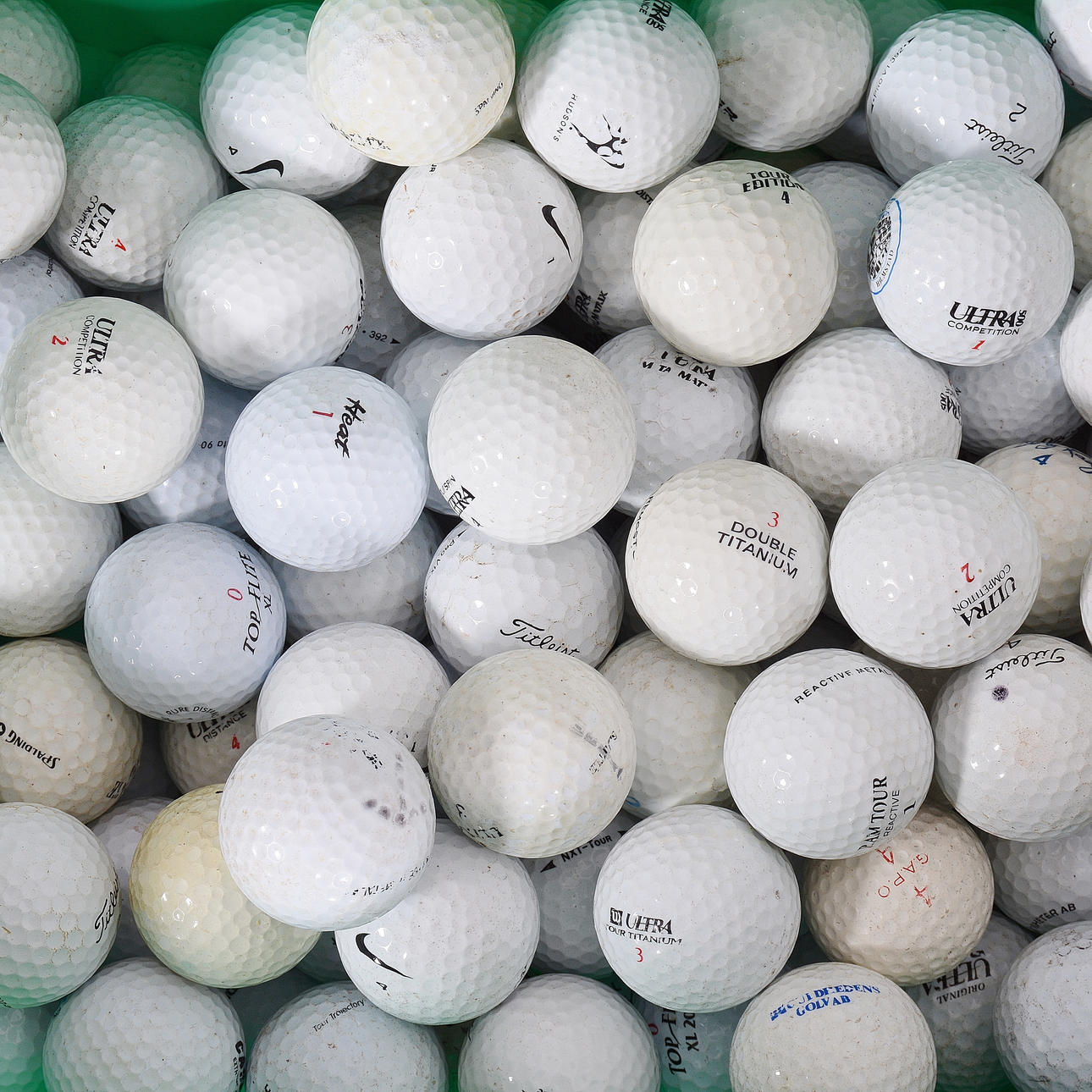 GOLFBOLLAR, ca 200 stycken.