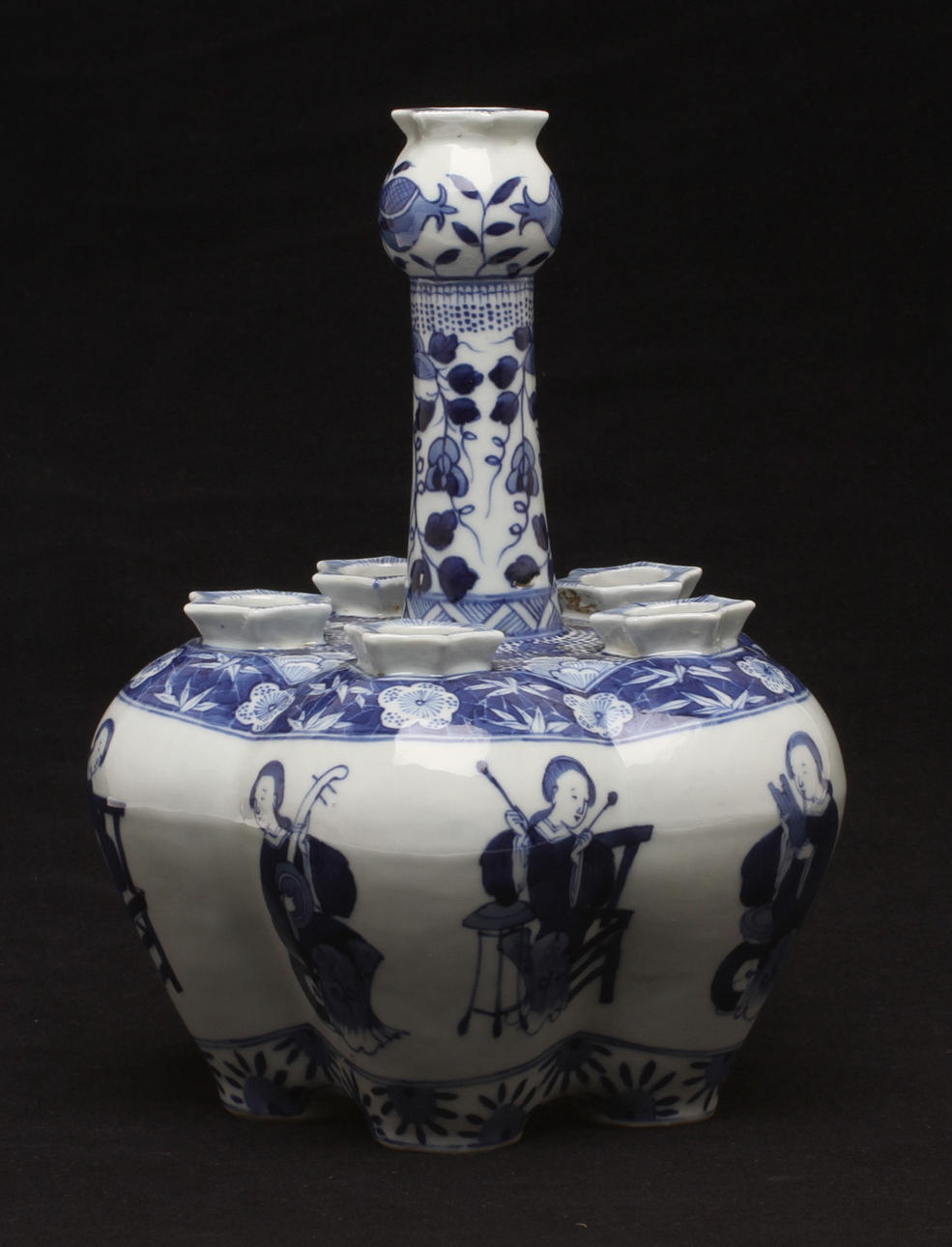 TULPANVAS, porslin, Kina.