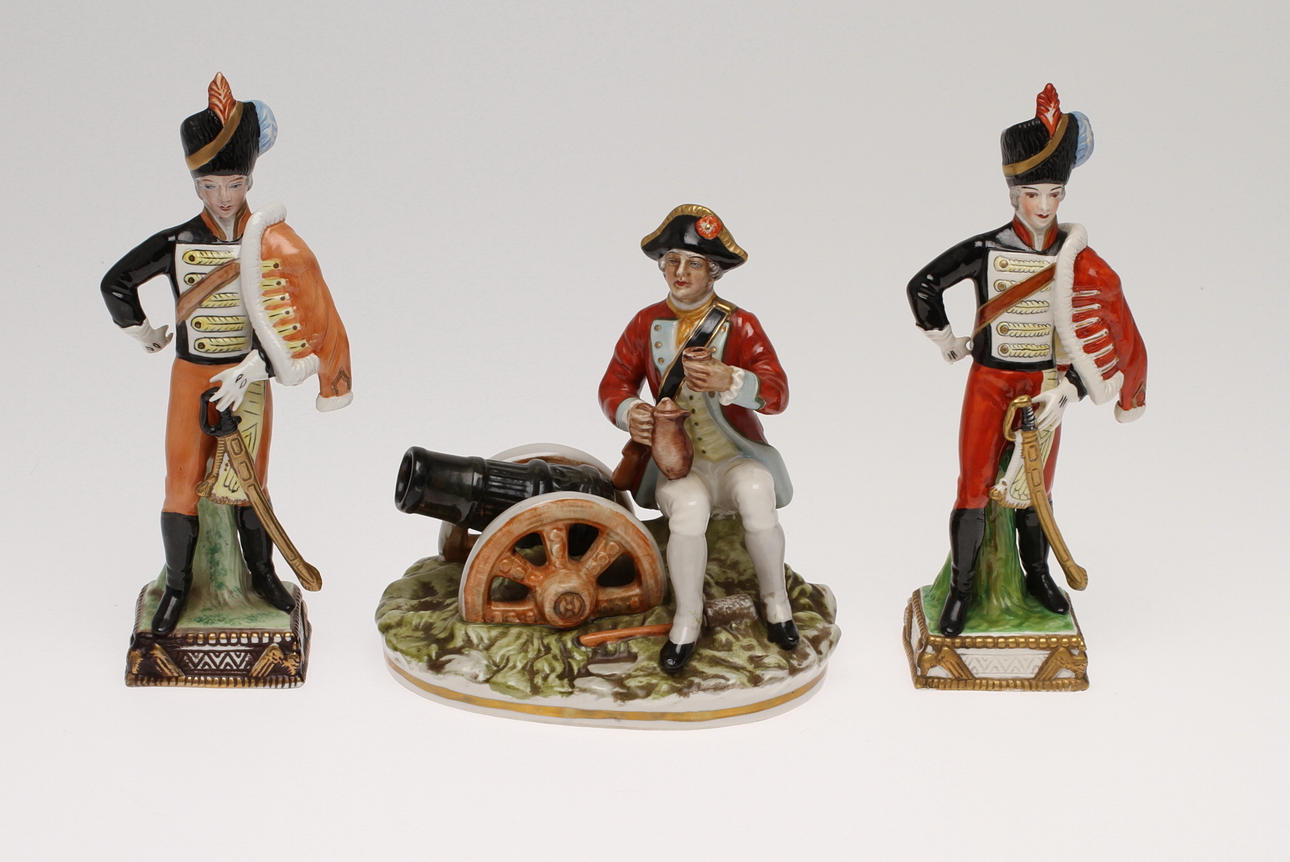 FIGURINER, tre stycken. Porslin. Capo Di Monte, Neapel.