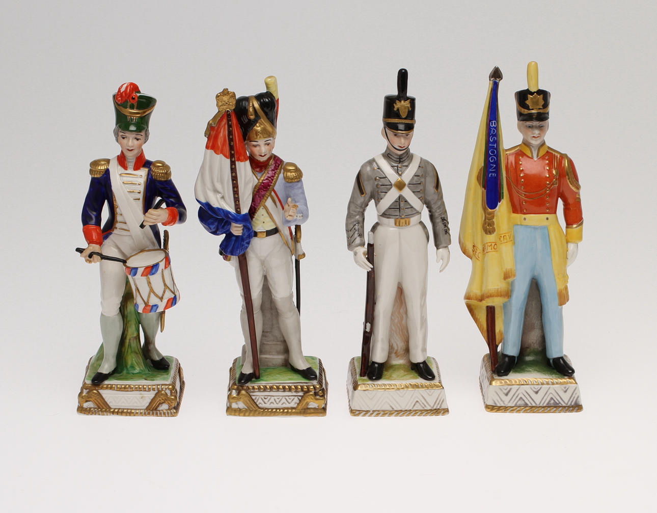 FIGURINER, fyra stycken. Porslin. Capo Di Monte, Neapel.