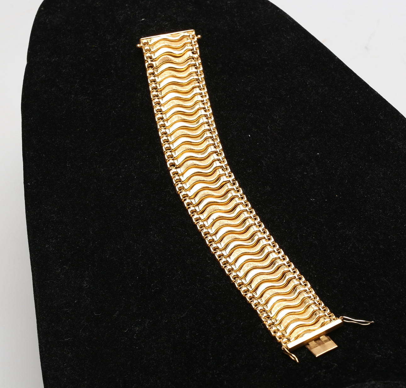 ARMBAND, guld, ca 53,2 gram, 22K(916).