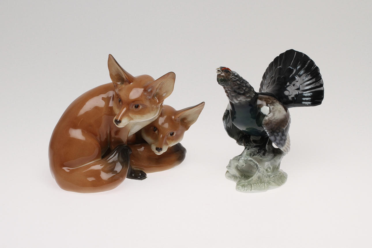 FIGURINER, två stycken. Porslin. Rörstrand och Rosenthal.