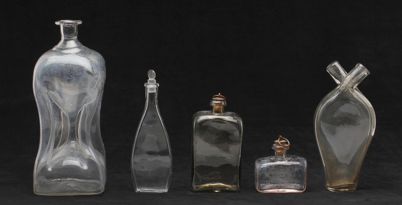 FLASKOR, 5 st, glas, 1800-tal.