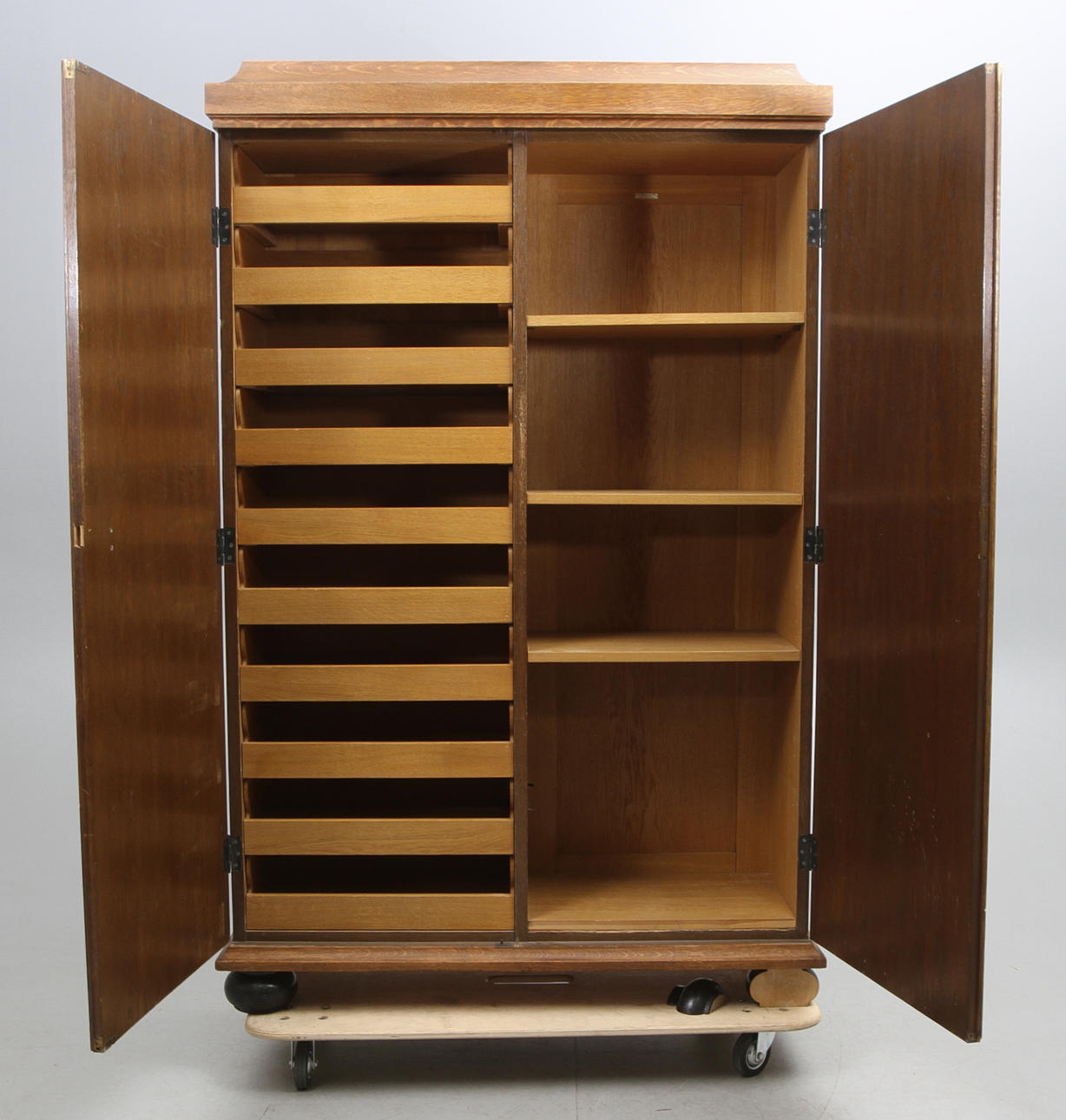 ARKIVSKÅP, 1900-talets första kvartal.