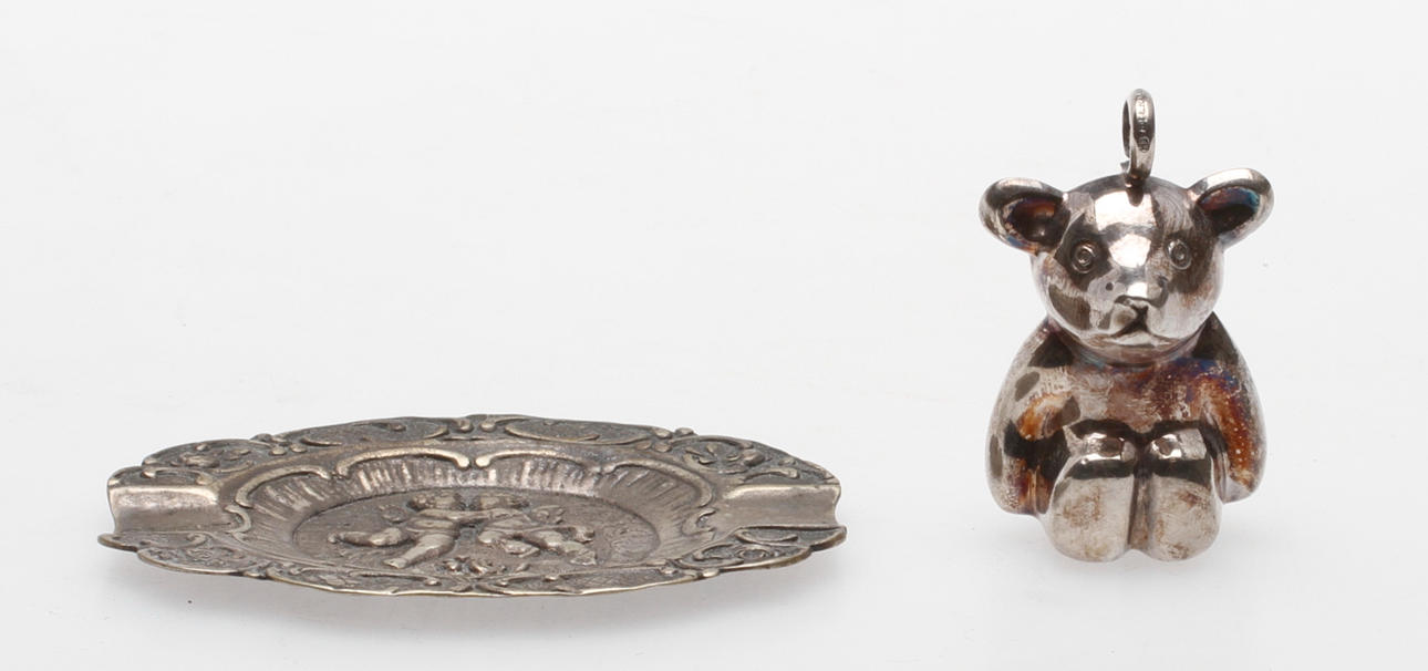 FAT samt BARNSKALLRA, silver, vikt ca 42 gram.