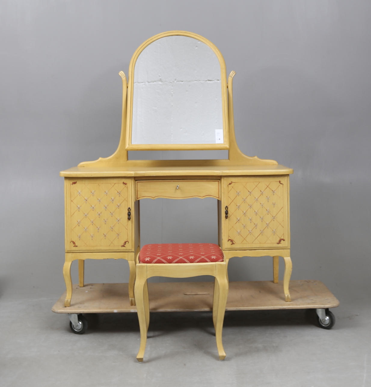 DRESSING TABLE WITH STOOL, rococo style, 20th century.