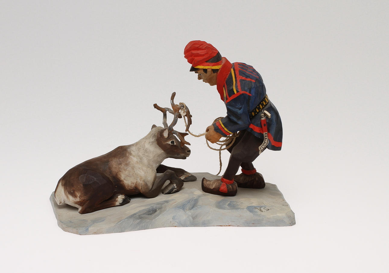 SKULPTUR, trä. Samearbete.Signerad V.S.