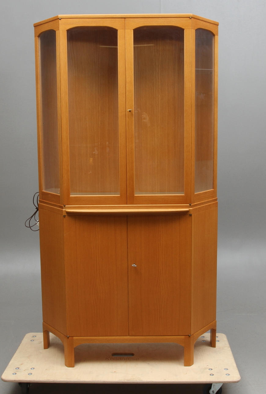 VITRINSKÅP, "Undantaget", Carl Malmsten, Carl Löfving & Söner, Tibro.