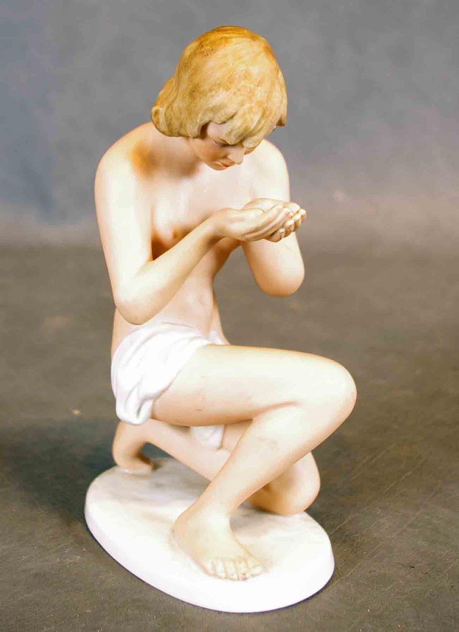 PORSLINSFIGUR, sittande kvinna, Wallendorf.
