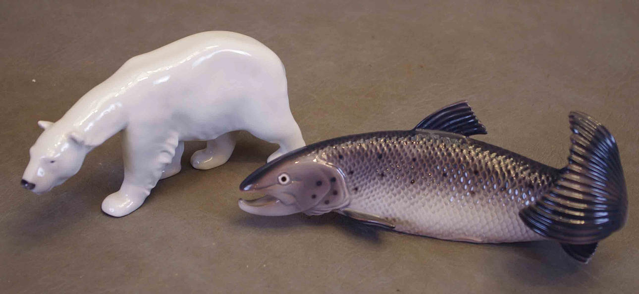 PORSLINSFIGURER, 2 stycken, Bing & Gröndal samt Royal Copenhagen.