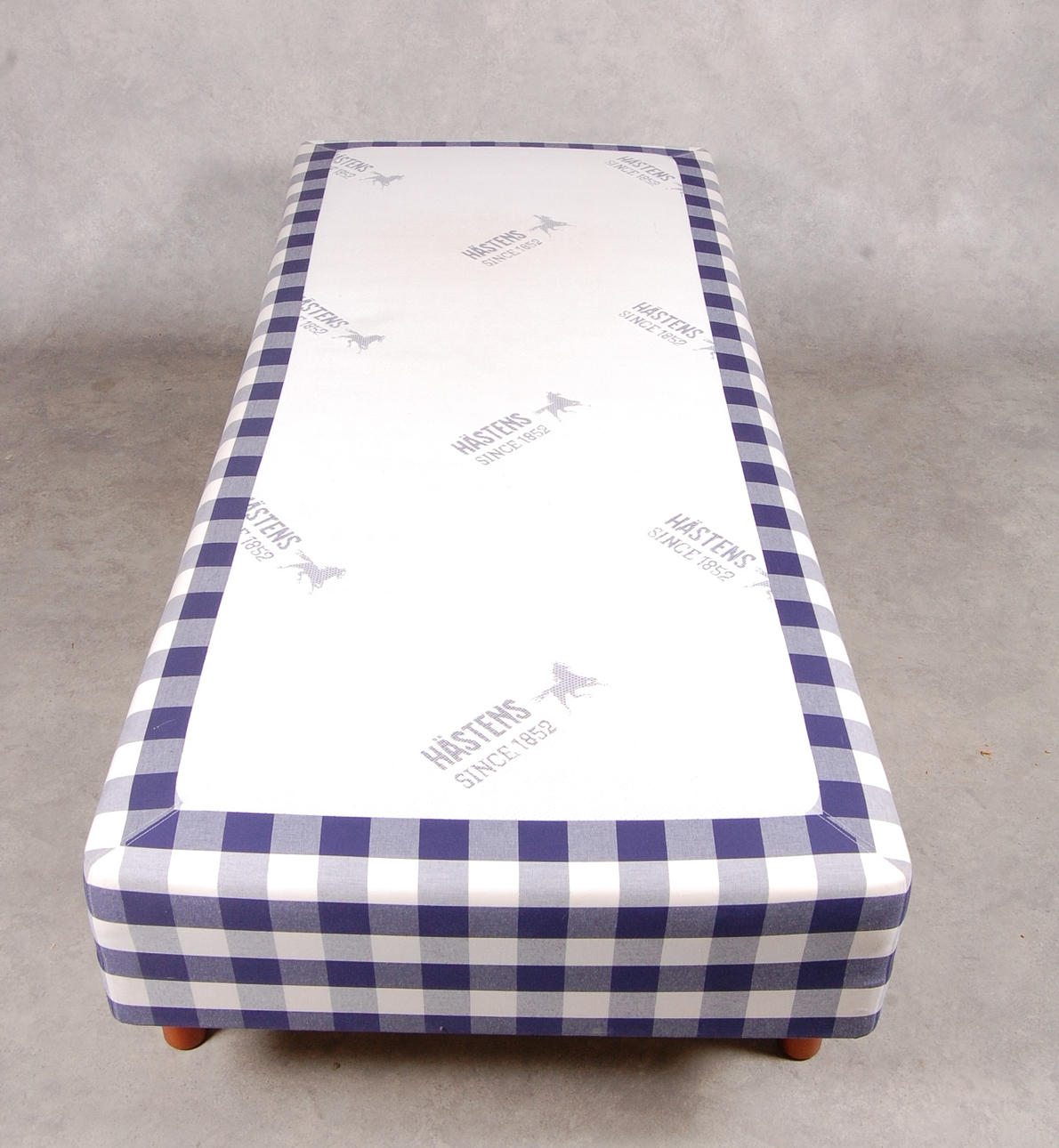 SÄNG, Hästen, 90 x 200 cm.