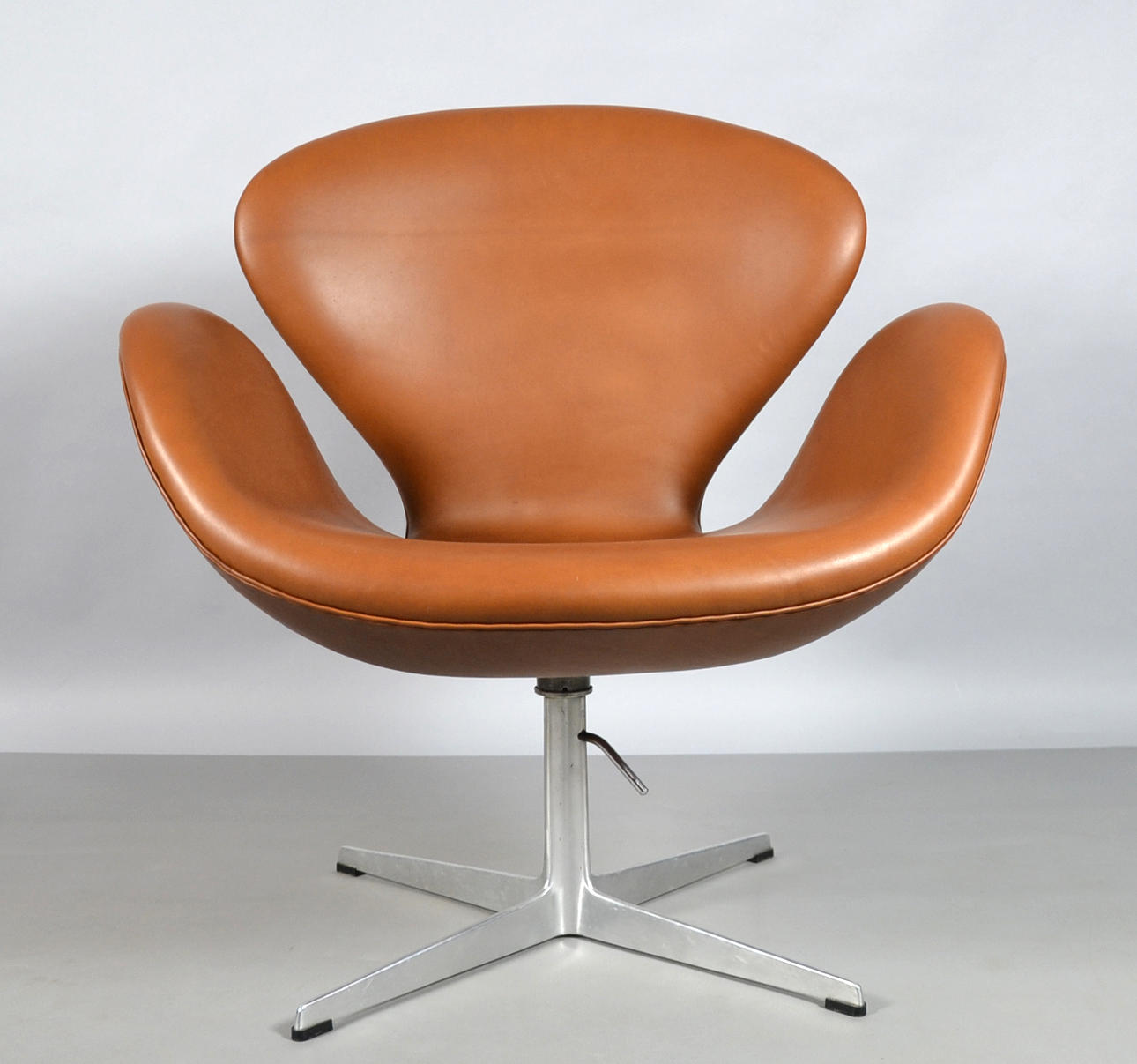 ARNE JACOBSEN. JOUTSEN TUOLI.